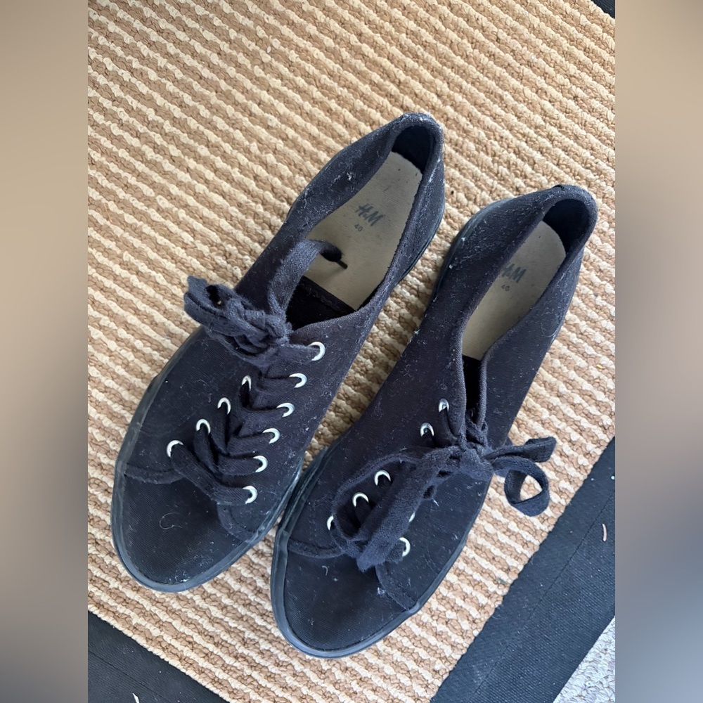 Black canvas sneaker, size EUR 40
